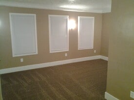 3200 Glynn Ct, Unit 1 Bedroom in Detroit, MI - Building Photo