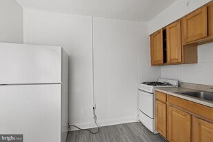 5626 Midwood Ave in Baltimore, MD - Building Photo