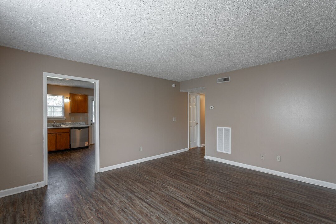 19-30 Iris Ln in Ringgold, GA - Building Photo