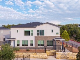 Oasis at Stone Oak in San Antonio, TX - Building Photo