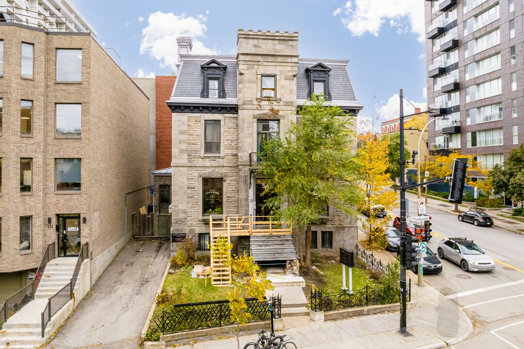 543 Sherbrooke Rue E in Montréal, QC - Building Photo