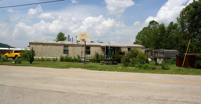 907-919 Wright Rd in Poca, WV - Foto de edificio - Building Photo