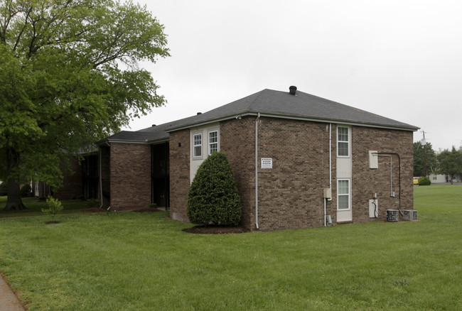 Liberty Oaks Apartments in Franklin, TN - Foto de edificio - Building Photo