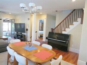 17 Dickson St, Unit 1 in Somerville, MA - Building Photo - Building Photo