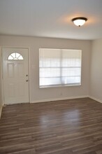 6451 Buena Vista St in San Antonio, TX - Building Photo - Building Photo