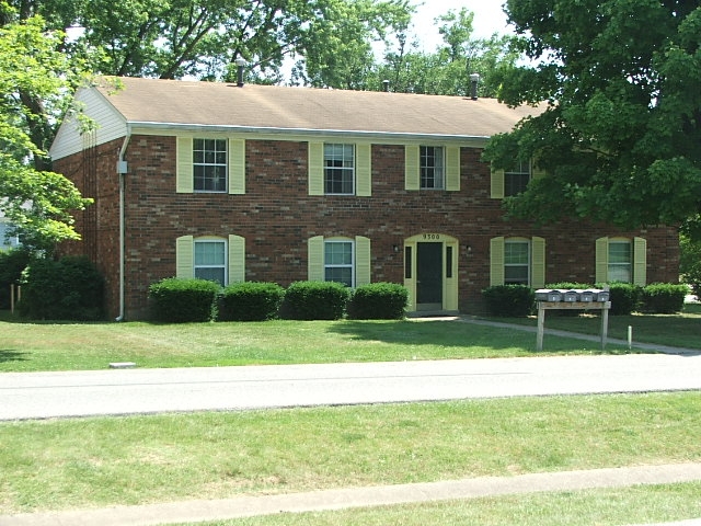 9300 Ayelsbury Dr in Louisville, KY - Building Photo