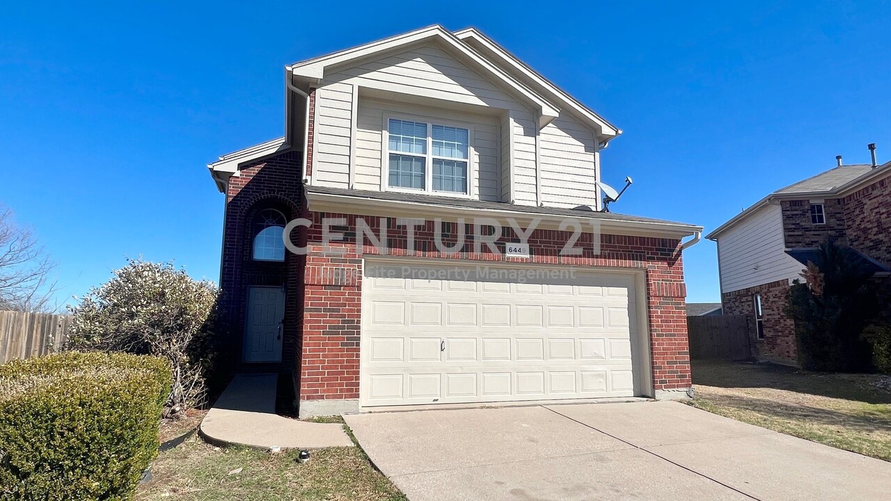 6449 Claire Dr in Fort Worth, TX - Building Photo