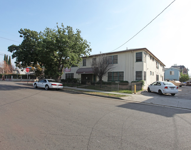 5404 La Mirada Ave in Los Angeles, CA - Foto de edificio - Building Photo