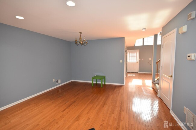 24 Hawthorne Rd in North Brunswick, NJ - Building Photo - Building Photo