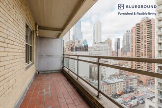 300 E 57th St in New York, NY - Building Photo - Building Photo