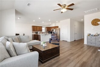 3301 E Hagen St in Siloam Springs, AR - Foto de edificio - Building Photo