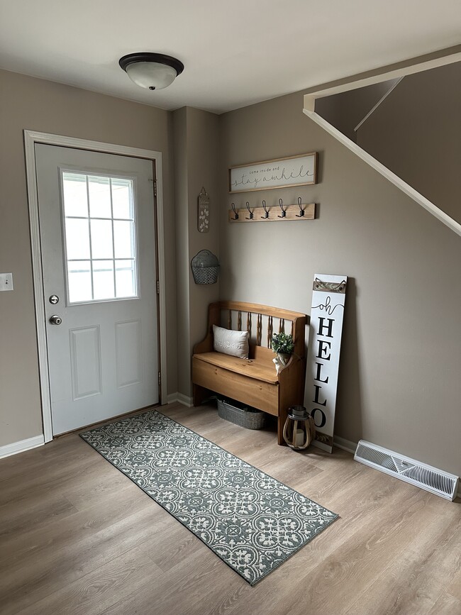 102 Chancellor Ct in Genoa City, WI - Foto de edificio - Building Photo