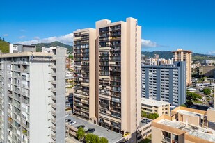 Kinau Lanais in Honolulu, HI - Building Photo