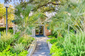 Hillside Creek in Austin, TX - Foto de edificio - Building Photo