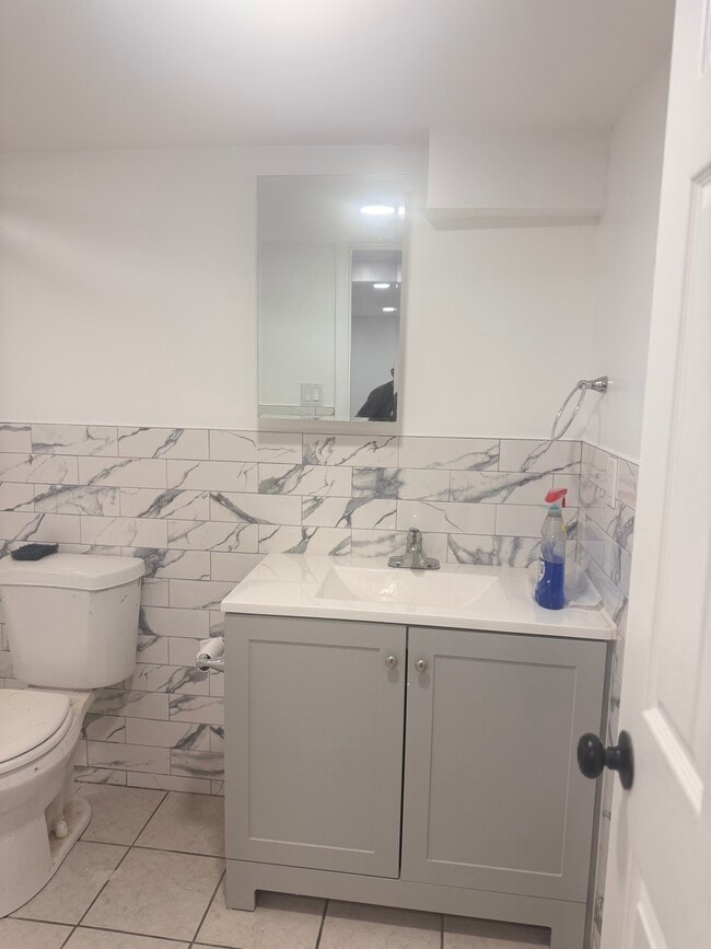 905 Ferndale Blvd, Unit Basement Apt in Central Islip, NY - Building Photo - Building Photo