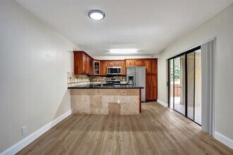 4872 NW 95th Ave in Sunrise, FL - Building Photo - Building Photo