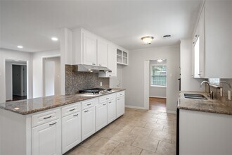 9779 Westview Dr in Houston, TX - Building Photo - Building Photo