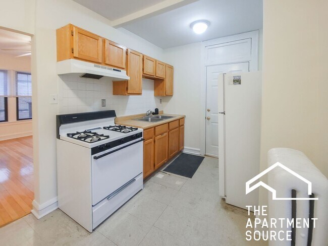 property at 5943 N Paulina St