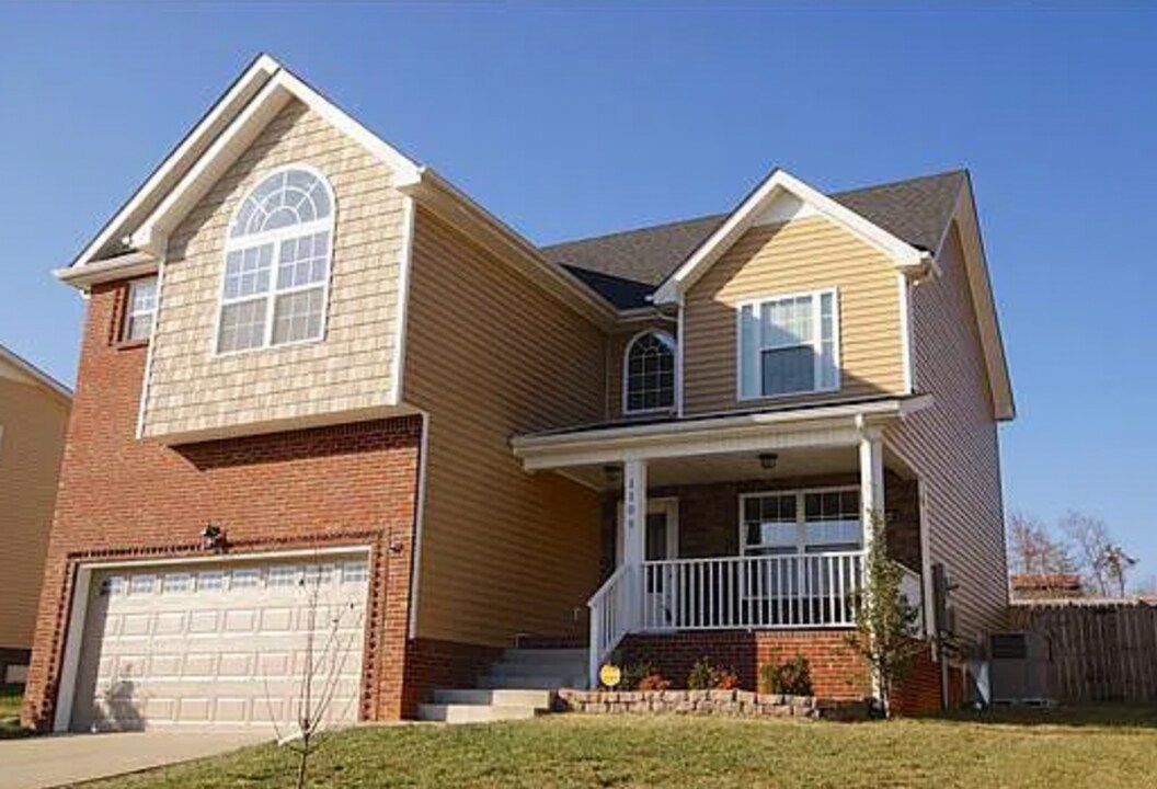 1109 Ishee Dr in Clarksville, TN - Building Photo