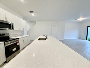 5033 Oakmont Dr in Dania Beach, FL - Building Photo - Building Photo