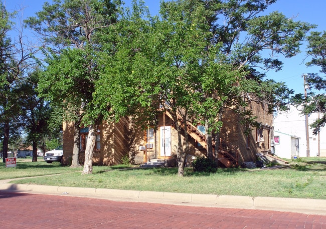 211 E 4th St in Plainview, TX - Building Photo - Building Photo