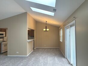 122 Stirling Ln in Schaumburg, IL - Building Photo - Building Photo