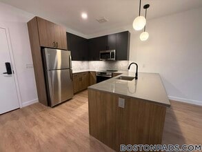 199 Gardner St in Boston, MA - Foto de edificio - Building Photo