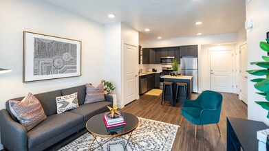 Onyx Apartments in Midvale, UT - Foto de edificio - Building Photo