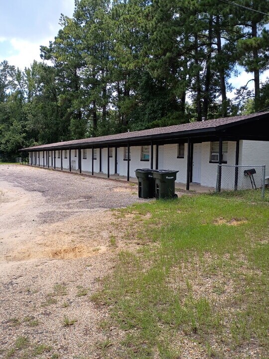 205 Dobbins Ave in Leakesville, MS - Building Photo