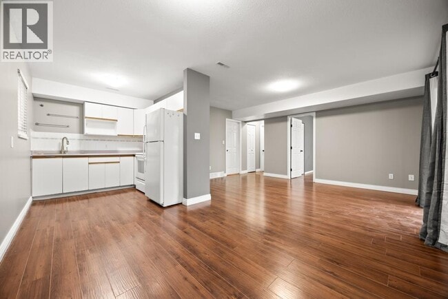 2453 Gillespie St in Port Coquitlam, BC - Building Photo - Building Photo