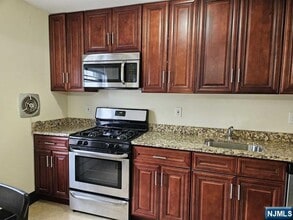 759 Hamburg Tpke in Wayne, NJ - Building Photo - Building Photo