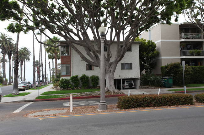 125 Washington Ave in Santa Monica, CA - Building Photo - Building Photo