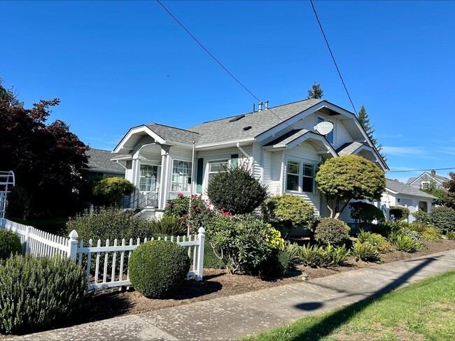 700 Liberty St in Lynden, WA - Building Photo - Building Photo