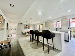 1244 Hollywood Blvd in Hollywood, FL - Building Photo - Building Photo
