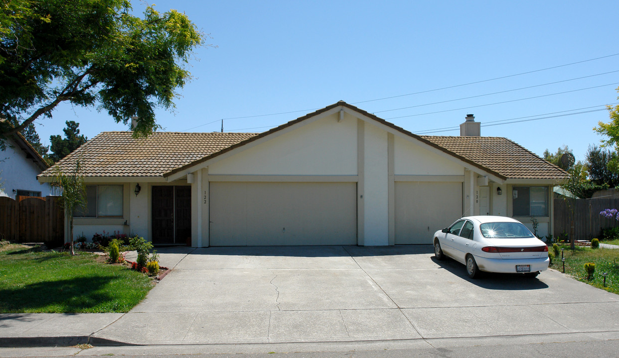 120 Bond Ave in Petaluma, CA - Building Photo