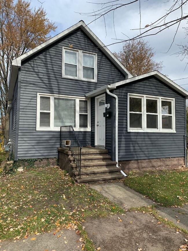 372 Orchard Ave in Muskegon, MI - Building Photo - Building Photo