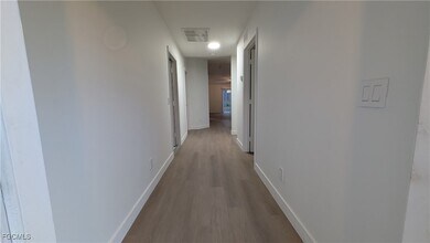 5112 27th St SW in Lehigh Acres, FL - Foto de edificio - Building Photo