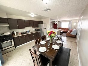 429 Longtree Ave in Henderson, NV - Building Photo - Building Photo