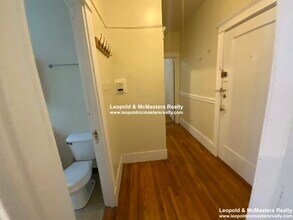 64 Woodstock Ave, Unit 4 in Boston, MA - Foto de edificio - Building Photo