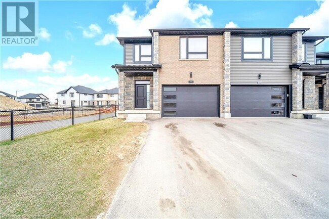 154 Otterbein Rd in Kitchener, ON - Building Photo - Building Photo