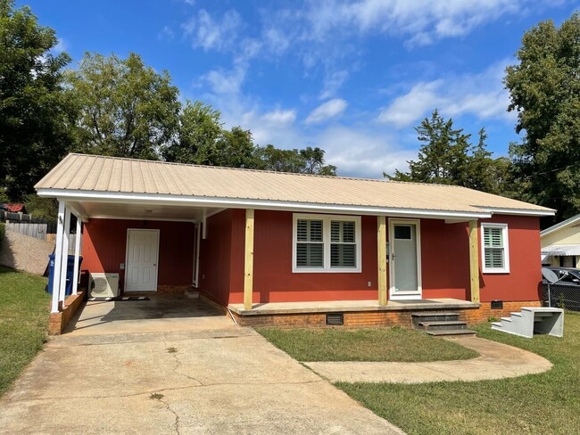 property at 613 E Cardinal St