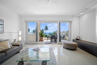 19234 Fisher Island Dr in Miami, FL - Foto de edificio - Building Photo