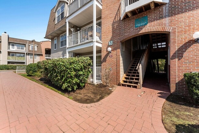 800 River Rd in Edgewater, NJ - Building Photo - Building Photo