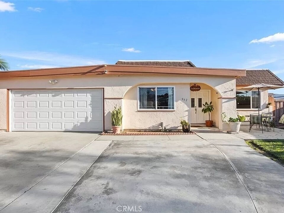 842 Via Bella Donna in San Marcos, CA - Building Photo