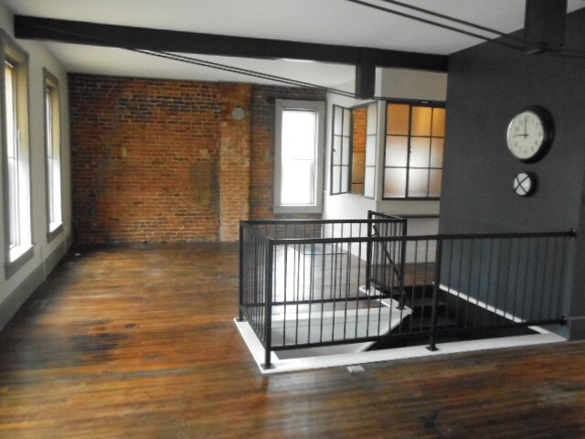 221 N 8th St in Burlington, IA - Building Photo - Building Photo