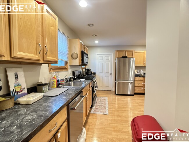 76 Cresthill Rd, Unit 2 in Boston, MA - Building Photo - Building Photo