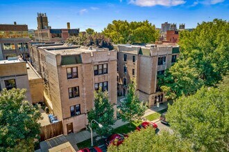 627 W Melrose St, Unit G2 in Chicago, IL - Foto de edificio - Building Photo