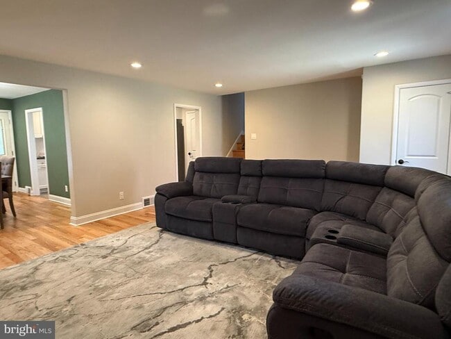 331 Candlewood Rd in Broomall, PA - Building Photo - Building Photo