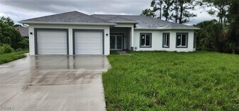 128 Bell Blvd in Lehigh Acres, FL - Building Photo