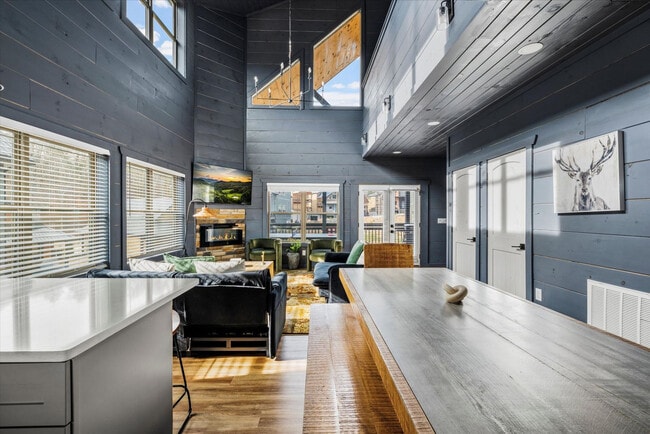 528 Warbonnet Wy in Pigeon Forge, TN - Building Photo - Building Photo